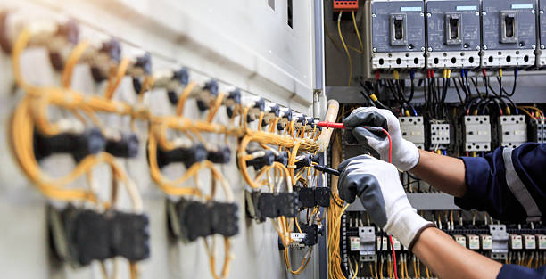 Professional Electrician technician working in Baxter Springs, KS